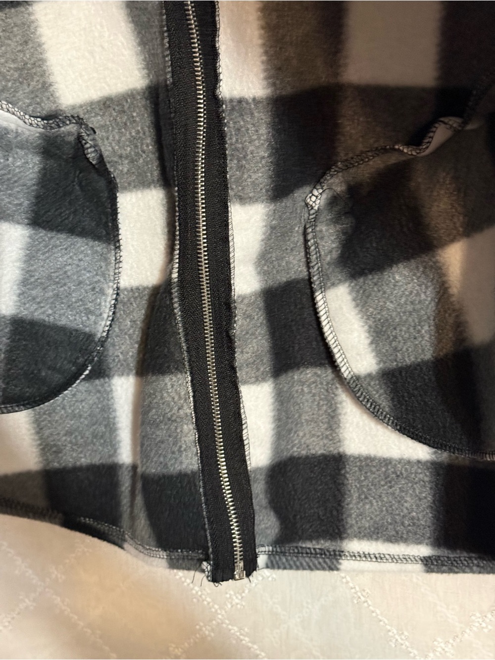 Moda Black and White Plaid Zip-Front Women's Cape - Picture 7 of 8